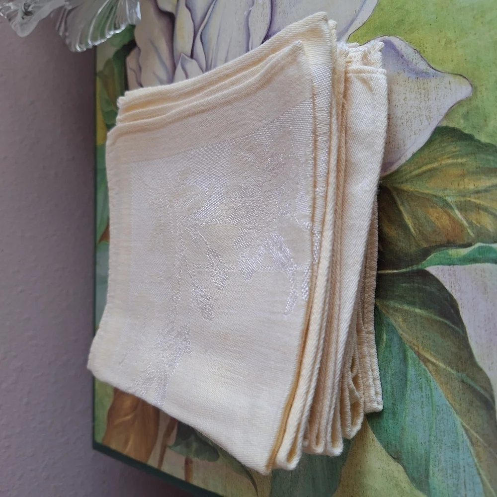 Damask Set of 8 Cream Floral Cloth Napkins
